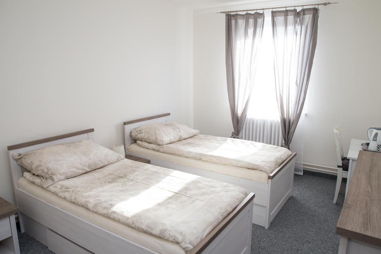 Hotel Penzion 68 Kladno Exterior foto