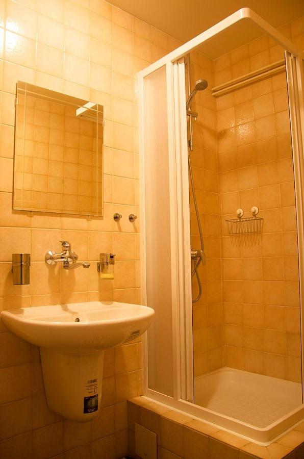Hotel Penzion 68 Kladno Exterior foto